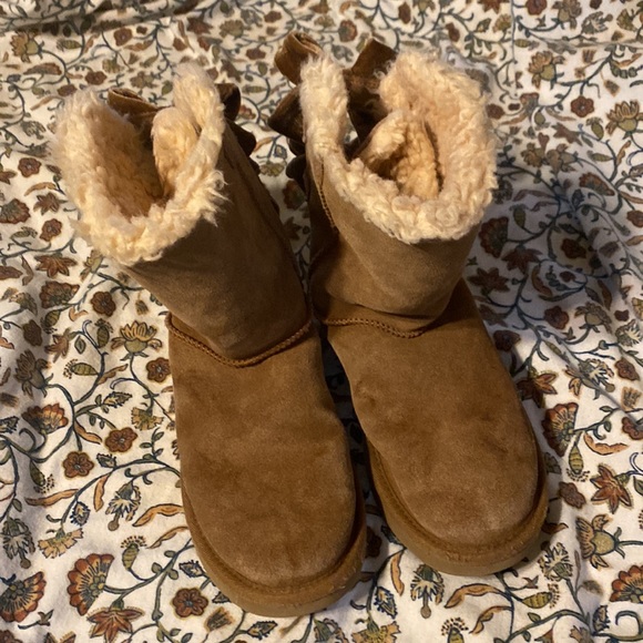 Uggs size 6 - Picture 2 of 4